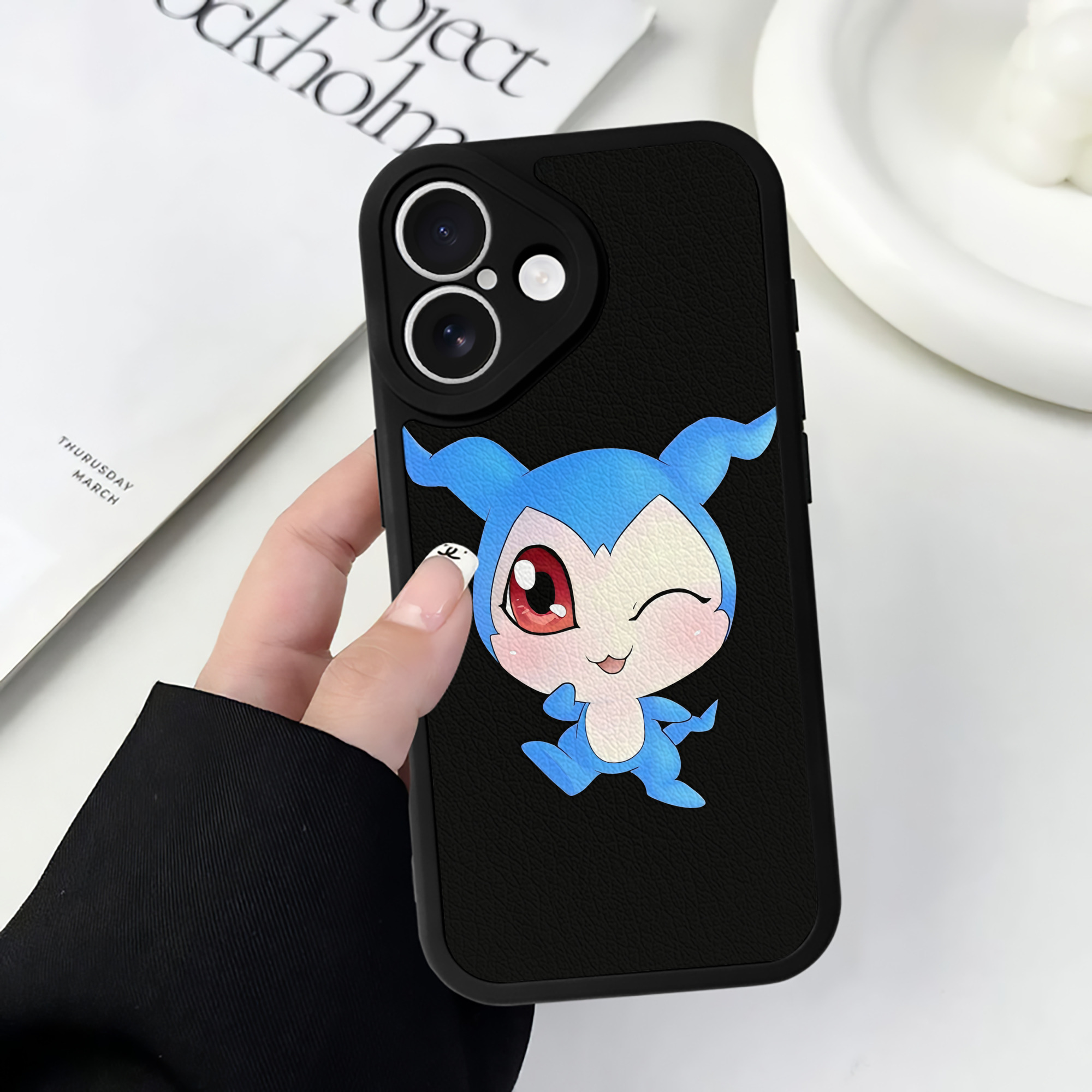 （画像用） Digimon デジタルモンスター/デジモン 【iPhone 16シリーズ対応】シリコンスマホケース（レザー調） 材質：シリコン